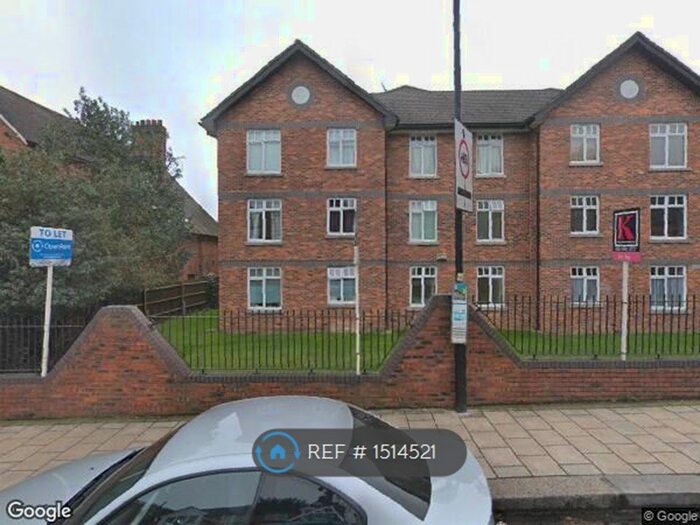 2 Bedroom Flat To Rent In Poplar Court, London, SW16