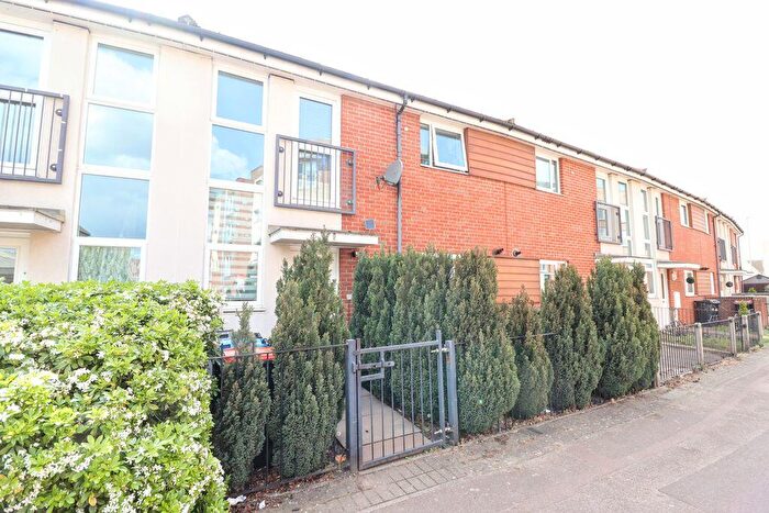 3 Bedroom Terraced House For Sale In Princes Way, Bletchley, Milton Keynes, MK2