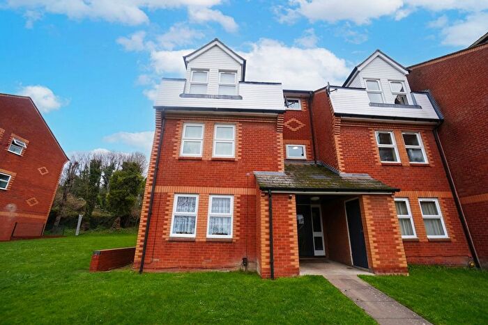1 Bedroom Flat For Sale In West Wycombe Road, High Wycombe, HP12