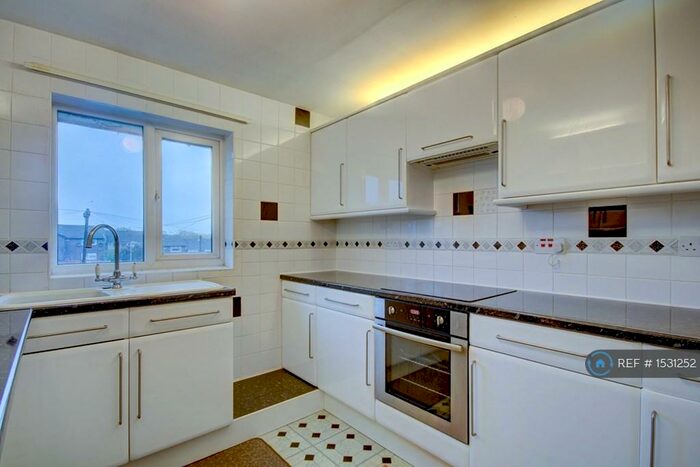 1 Bedroom Flat To Rent In Snowden Crescent, Leeds, LS13