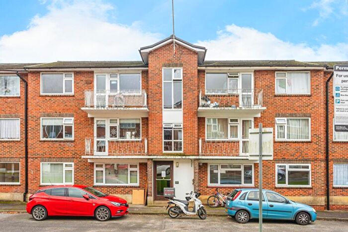 2 Bedroom Flat For Sale In Keymer Court, Burgess Hill, RH15