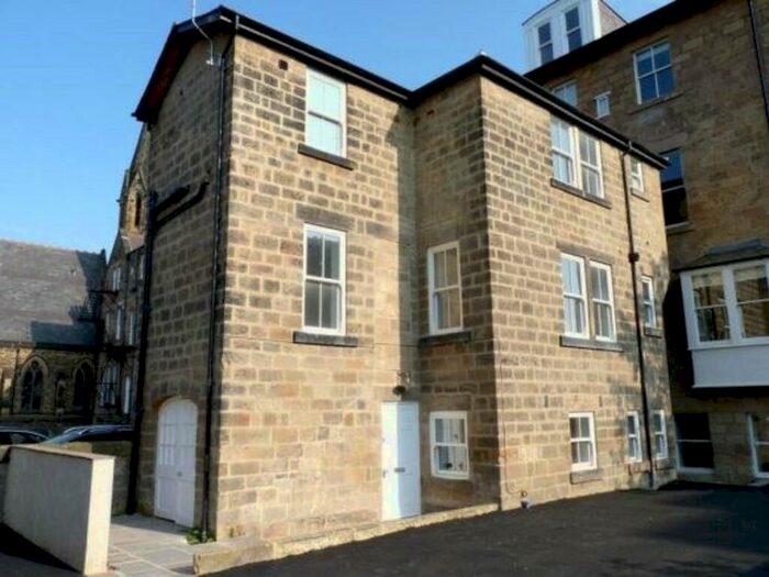 3 Bedroom Town House To Rent In A Victoria Avenue, Harrogate, HG1