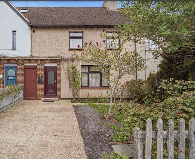 4 Bedroom Terraced House For Sale In Green Lane, Sunbury On Thames, TW16