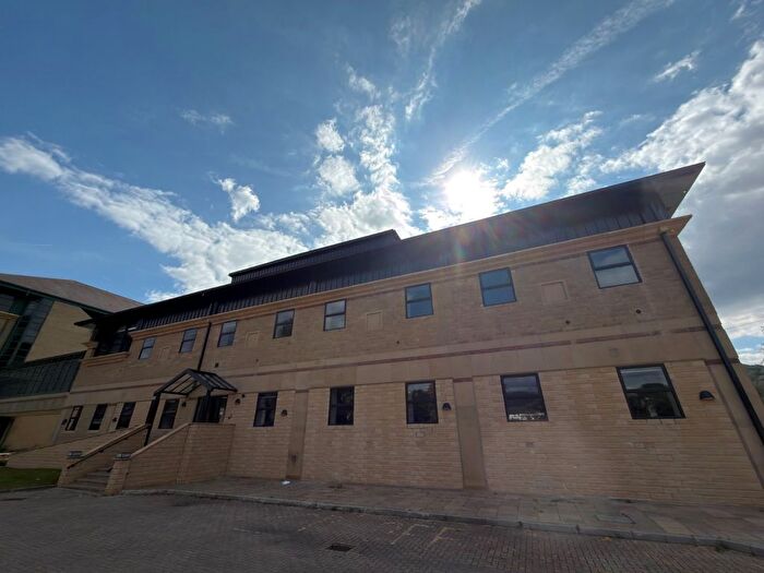 2 Bedroom Flat To Rent In Croft Road, Bingley, West Yorkshire, BD16