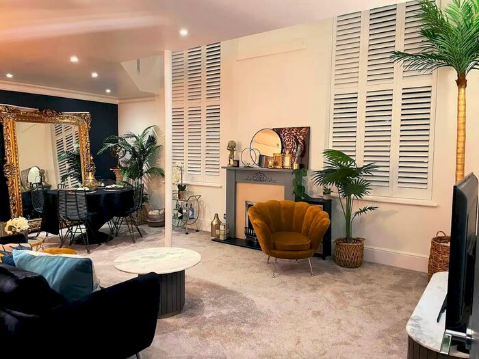 2 Bedroom Flat To Rent In Canute Road, Ocean Village, Southampton, SO14