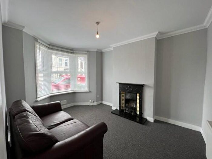 1 Bedroom Apartment To Rent In Tewkesbury Street, Cardiff, CF24