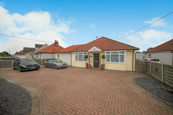 3 Bedroom Detached Bungalow For Sale In Grove Hill, Belstead, Ipswich, IP8