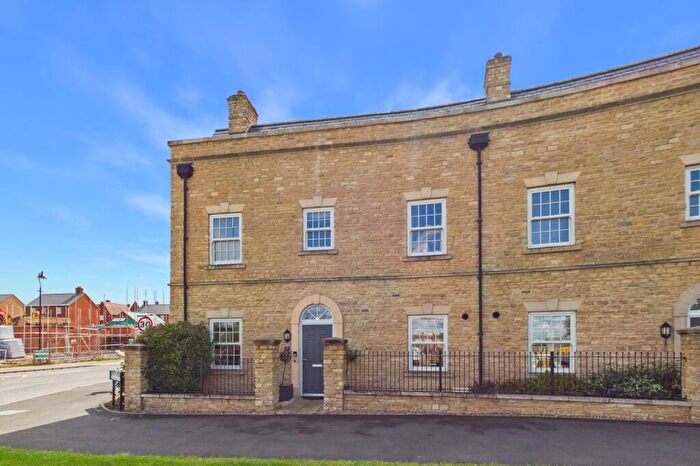 3 Bedroom End Of Terrace House For Sale In Epsom Avenue, Towcester, NN12