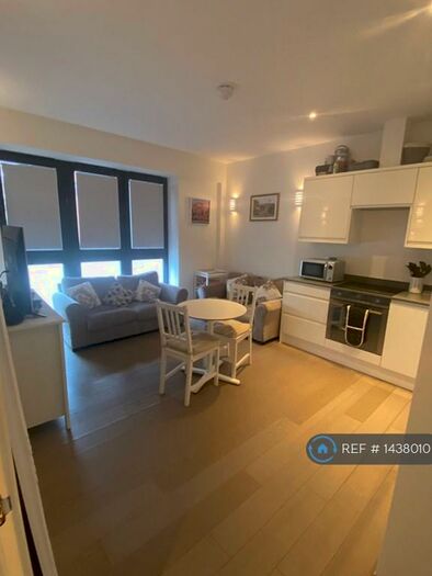 2 Bedroom Flat To Rent In Vista House, Dorking, RH4