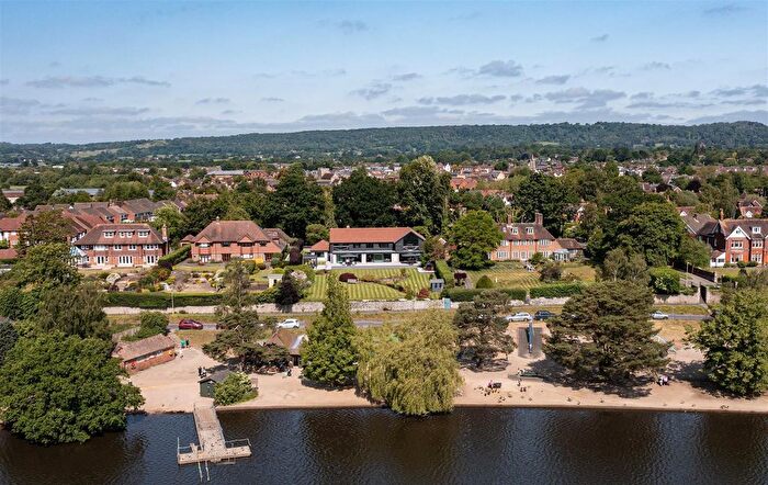 5 Bedroom Detached House For Sale In The Avenue, Petersfield, GU31