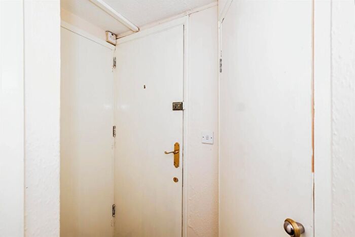 1 Bedroom Apartment For Sale In Rowlands Road, Worthing, BN11