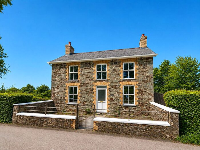4 Bedroom Detached House For Sale In Penffordd, Llanybydder, SA40