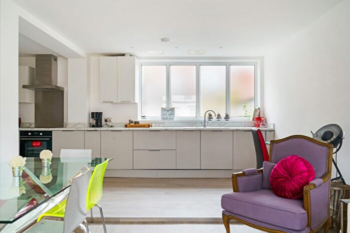 2 Bedroom Flat To Rent In Clarendon Street, Leamington Spa, CV32