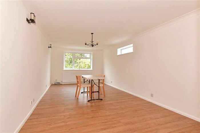 3 Bedroom Detached Bungalow For Sale In Gerrard Avenue, Rochester, Kent, ME1
