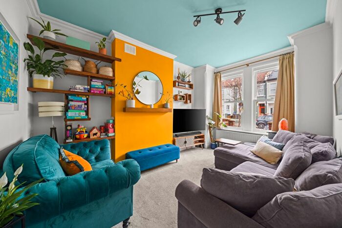 2 Bedroom Maisonette For Sale In Sandringham Road, NW2