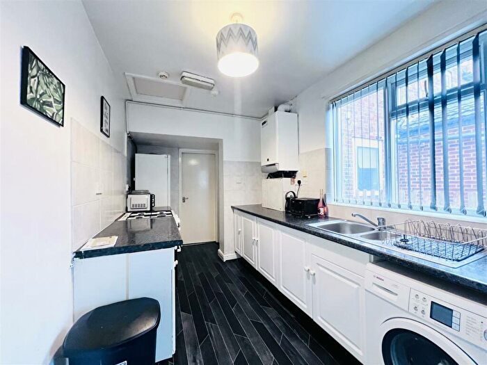 2 Bedroom Flat To Rent In Alfreton Road, Nottingham, NG7