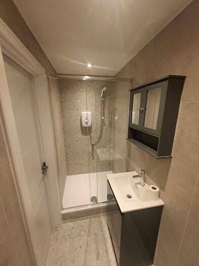 2 Bedroom Maisonette To Rent In London Road, Hounslow, TW3
