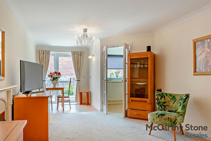 1 Bedroom Apartment For Sale In Medina Court, Old Westminster Lane, Newport, Isle Of Wight, PO30