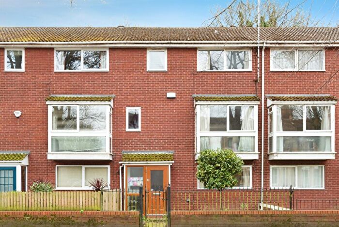 4 Bedroom Terraced House For Sale In Avenues Court, Hull, HU5