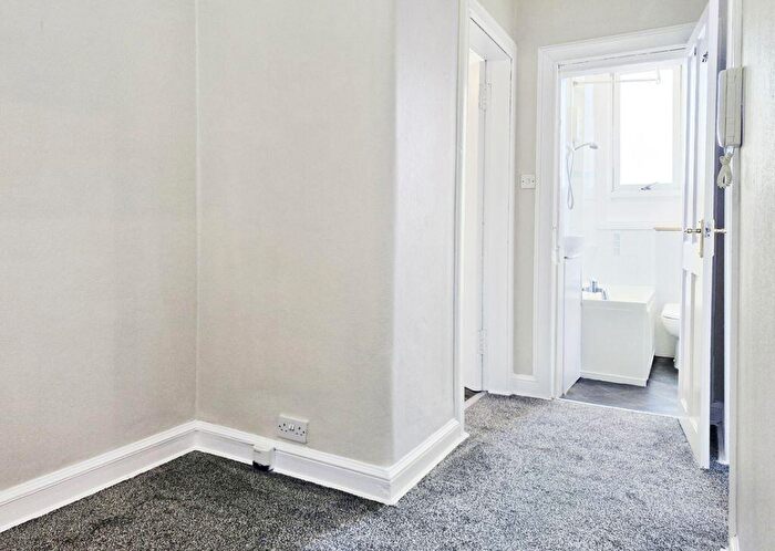 1 Bedroom Flat For Sale In / Milton Street, Abbeyhill, Edinburgh, EH8