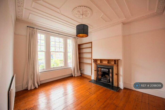 2 Bedroom Flat To Rent In St Julians Farm Rd, London, SE27