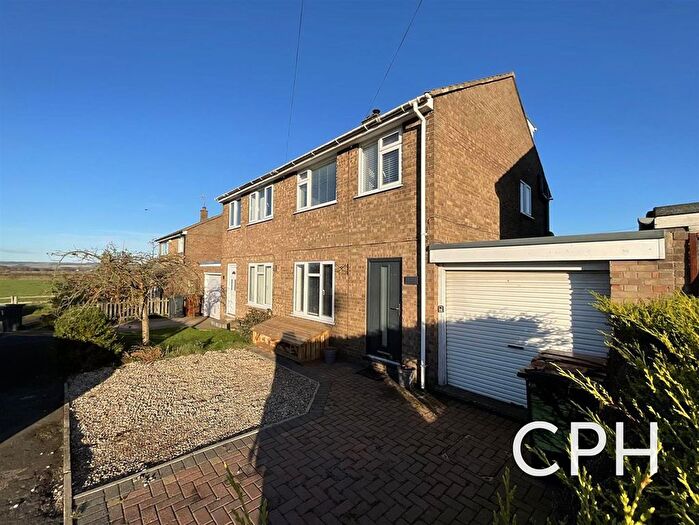 4 Bedroom Semi-Detached House For Sale In Meadow Court, Staxton, YO12