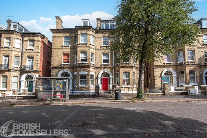 2 Bedroom Apartment For Sale In Cromwell Road, Hove, East Sussex, BN3