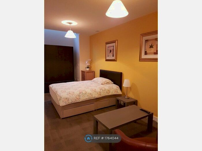 Studio To Rent In Cobourg Street, Manchester, M1