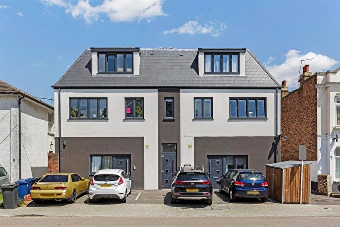 1 Bedroom Flat For Sale In Hutton Grove, North Finchley, N12