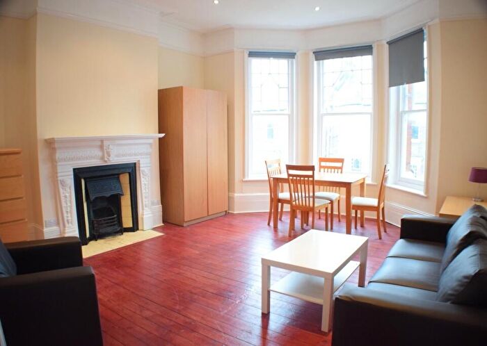 3 Bedroom Flat To Rent In Eden Mansions, Gondar Gardens, Camden, London, NW6