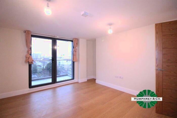 1 Bedroom Flat To Rent In High Road, Ilford, IG1