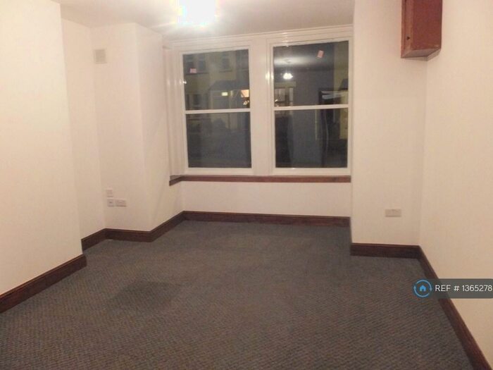 2 Bedroom Flat To Rent In Carshalton Road, Sutton, SM1