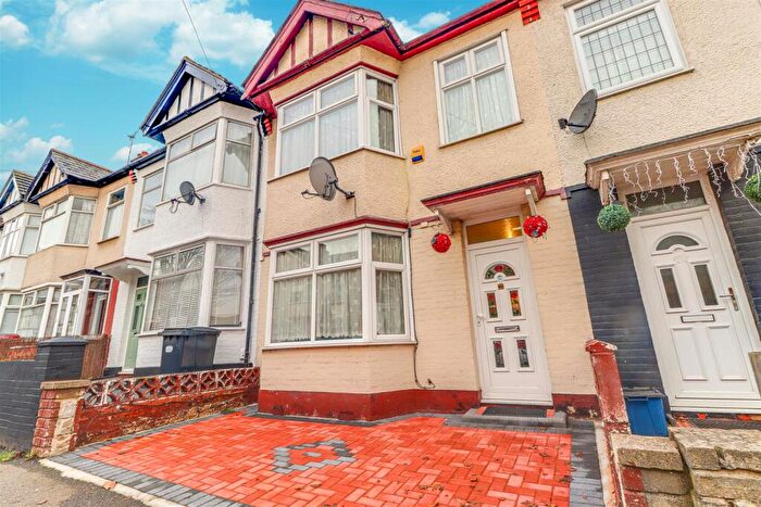 3 Bedroom Terraced House For Sale In Inverness Avenue, Westcliff-on-Sea, SS0