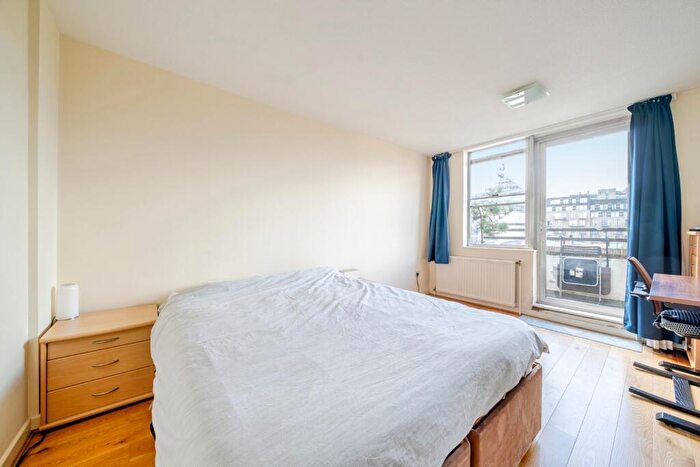 1 Bedroom Flat For Sale In Whitecross Street, Barbican, London, EC1Y