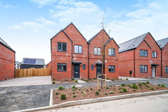 2 Bedroom Property To Rent In Wilks Road, Crowthorne, RG45