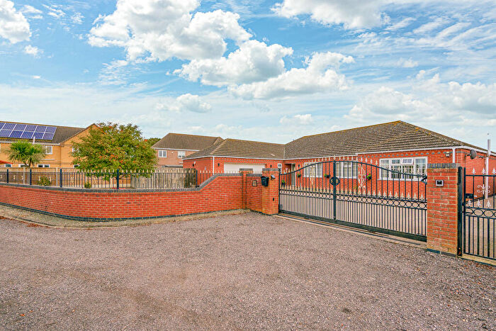 4 Bedroom Detached Bungalow For Sale In Hawthorn Way, Ingoldmells, PE25
