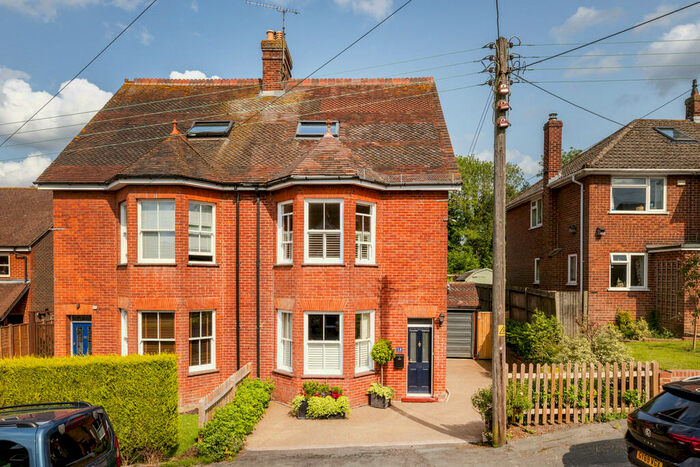 4 Bedroom Semi-Detached House For Sale In Hamsey Road, Sharpthorne, RH19