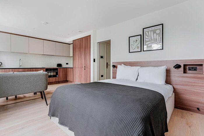 Studio To Rent In Holland Park, W14