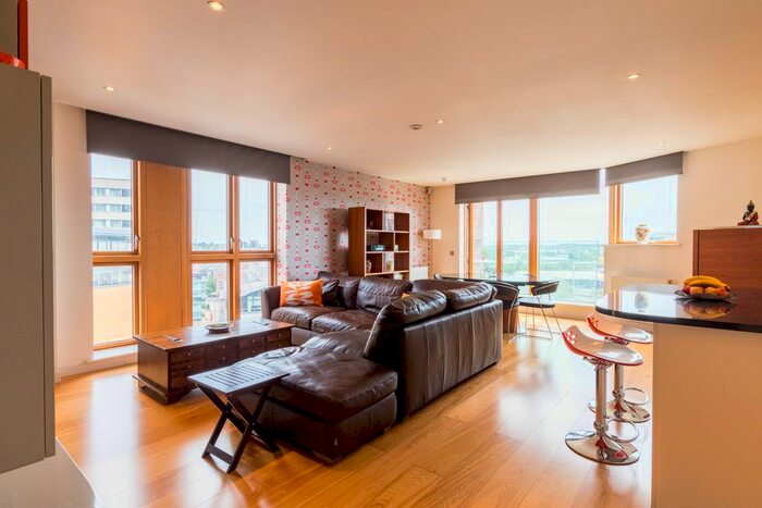 2 Bedroom Flat To Rent In Wharf Approach, Leeds, LS1