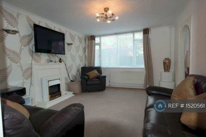 3 Bedroom Maisonette To Rent In Tawney Road, London, SE28
