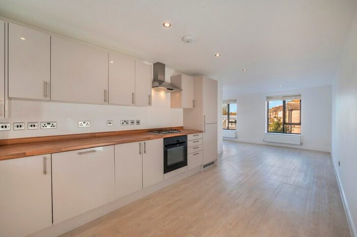 1 Bedroom Flat To Rent In St. Cyprians Court, Braxfield Road, London, SE4