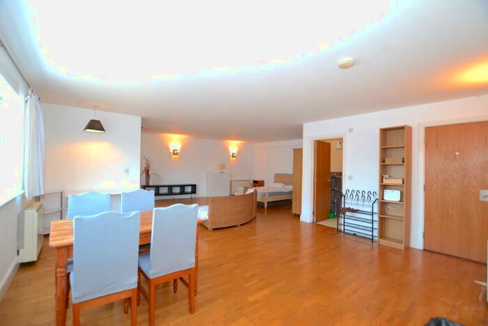 Studio To Rent In Cable Street, Limehouse, London, E1W