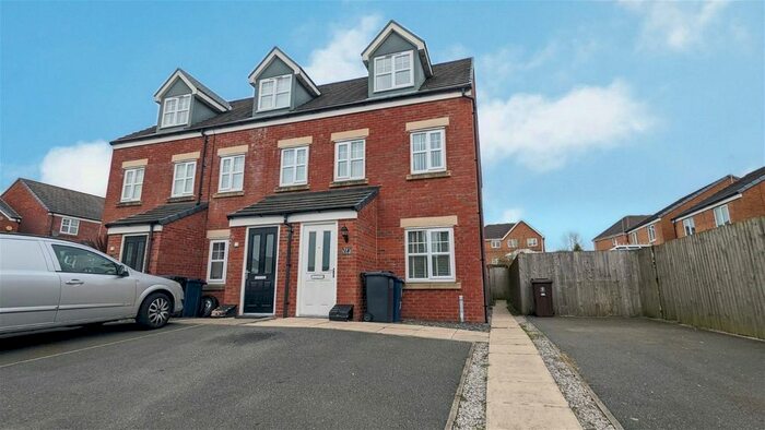 3 Bedroom Town House To Rent In Beacon Green, Skelmersdale, WN8