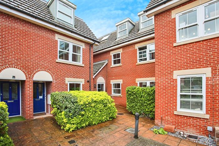 2 Bedroom Flat For Sale In Parsons Place, Tonbridge, Kent, TN9
