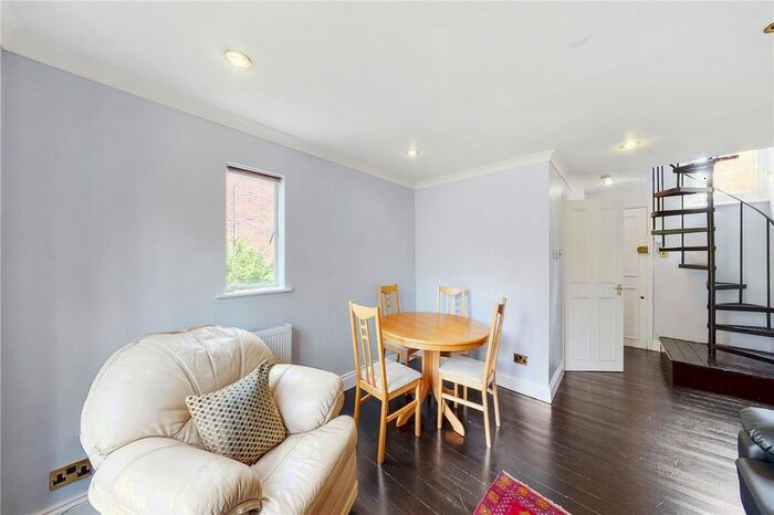 2 Bedroom Flat To Rent In Cromwell Avenue, London, N6