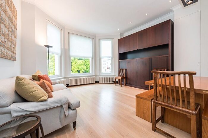 2 Bedroom Flat To Rent In Holland Park, London, W11