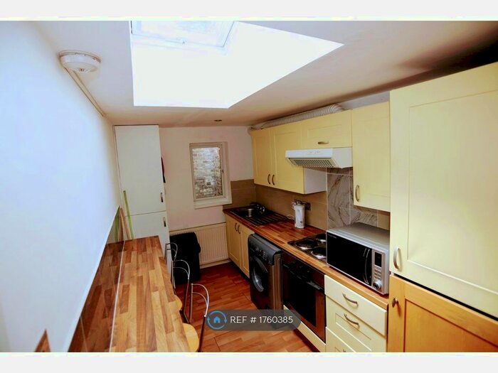 2 Bedroom Flat To Rent In Caledonian Rd, London, N7