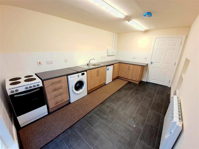 2 Bedroom Flat To Rent In Victoria Road, Burton-On-Trent, DE14