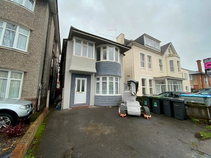 3 Bedroom Apartment To Rent In Westby Road, Bournemouth, BH5