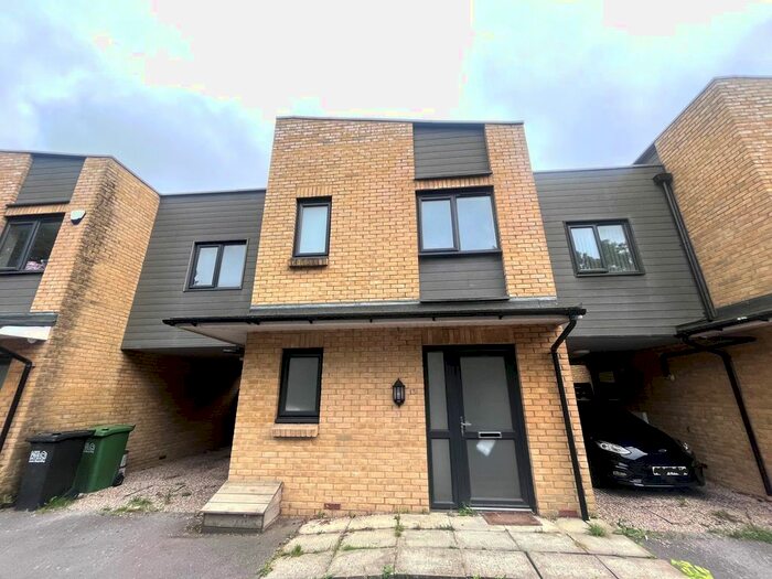3 Bedroom Property To Rent In Bishop Avenue, Hastings, TN35